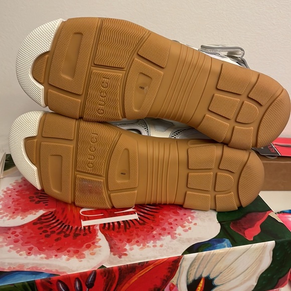 NIB Gucci sandals size 8. - Picture 7 of 11